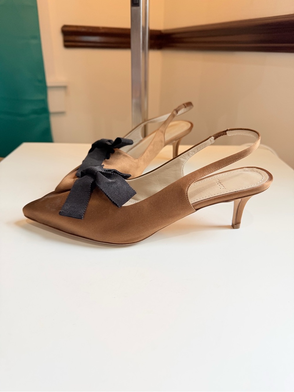 Theory Bronze Satin Slingback Heels Pointed Toe Black Bow Size 38.5 8.5 Italy - Picture 3 of 14